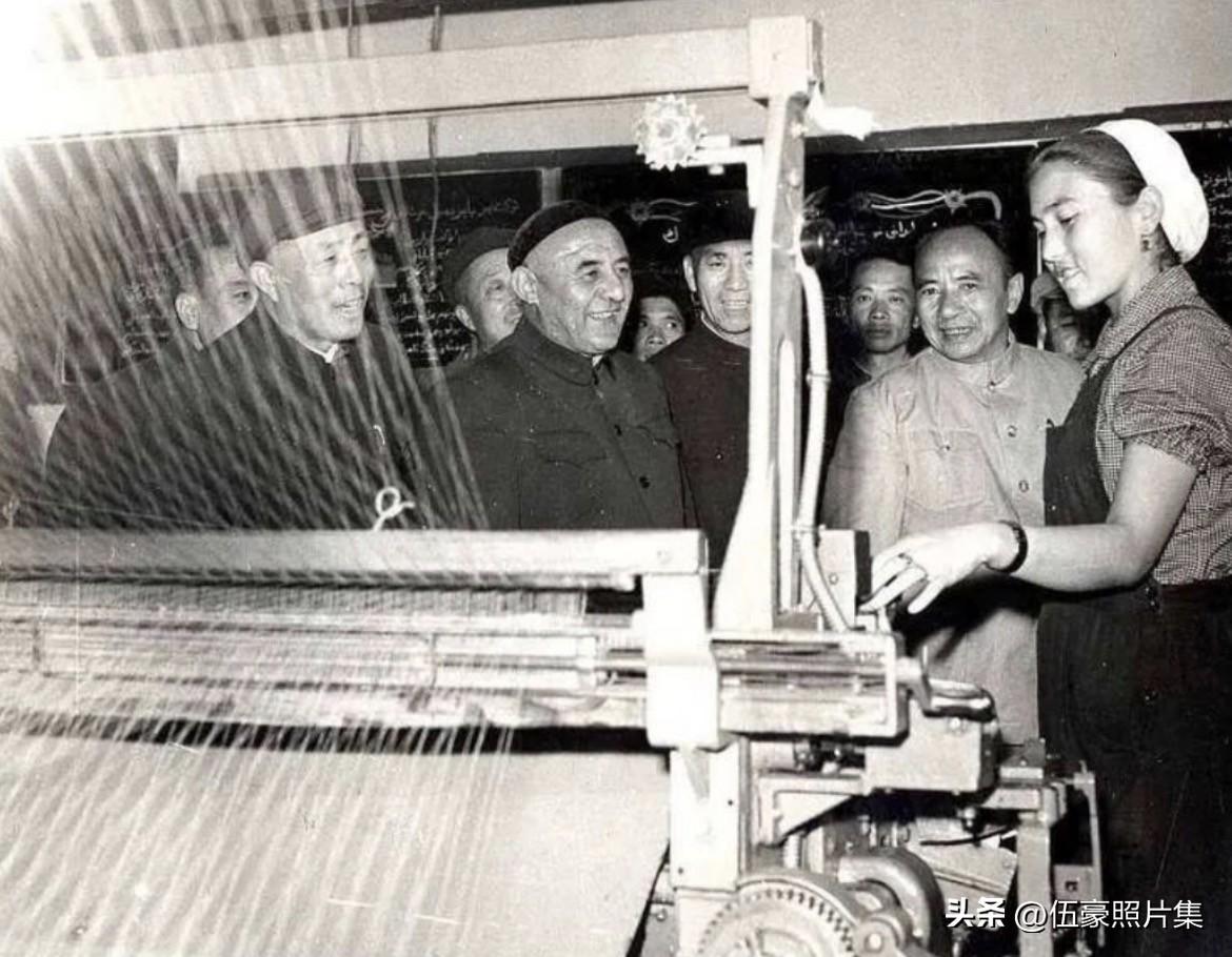 1963年，时任新疆维吾尔自治区人民委员会副主席伊敏诺夫·哈米提在南疆调研期间，