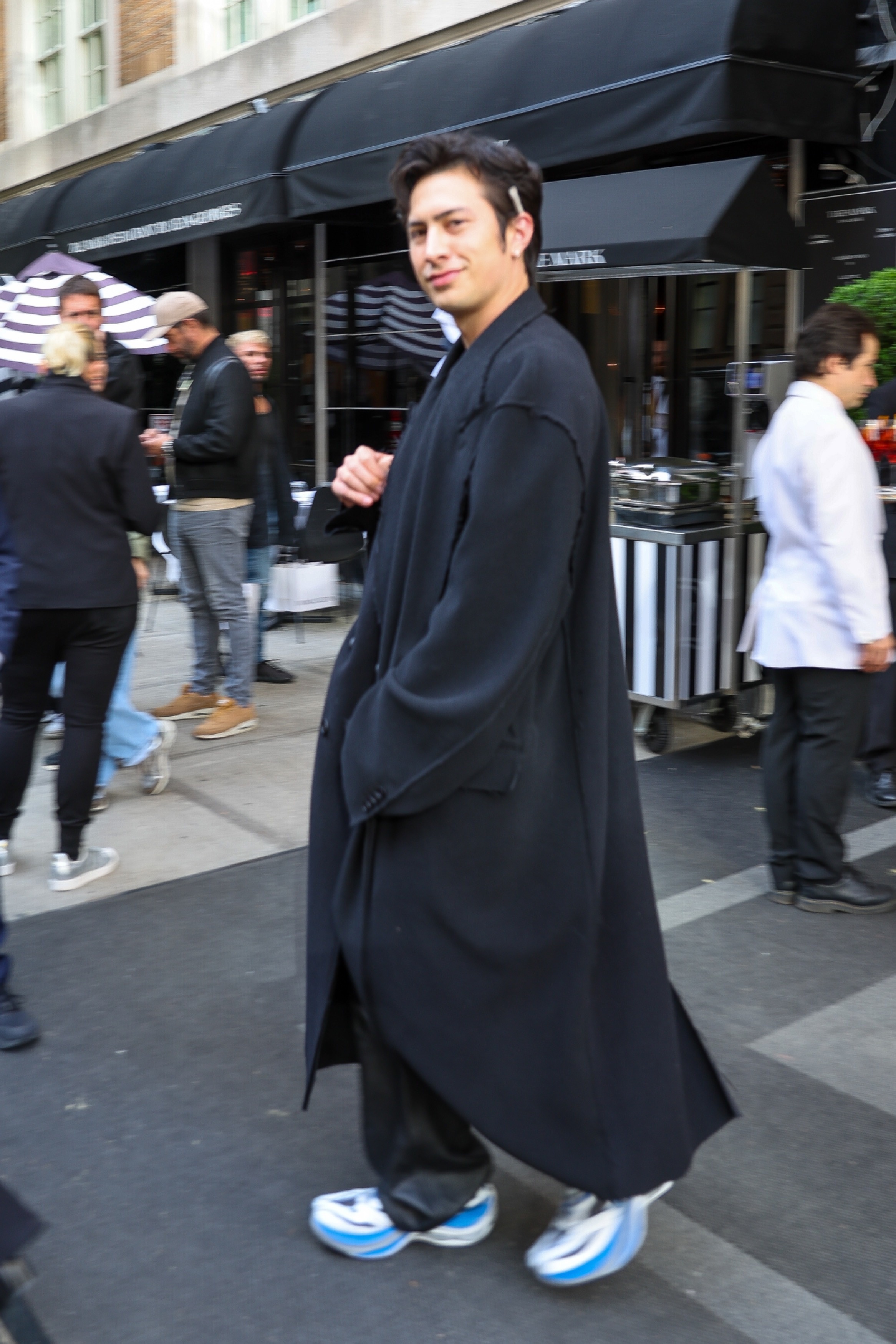 《巅峰对决》Hudson Williams 昨日到达纽约，入住知名的The Ma