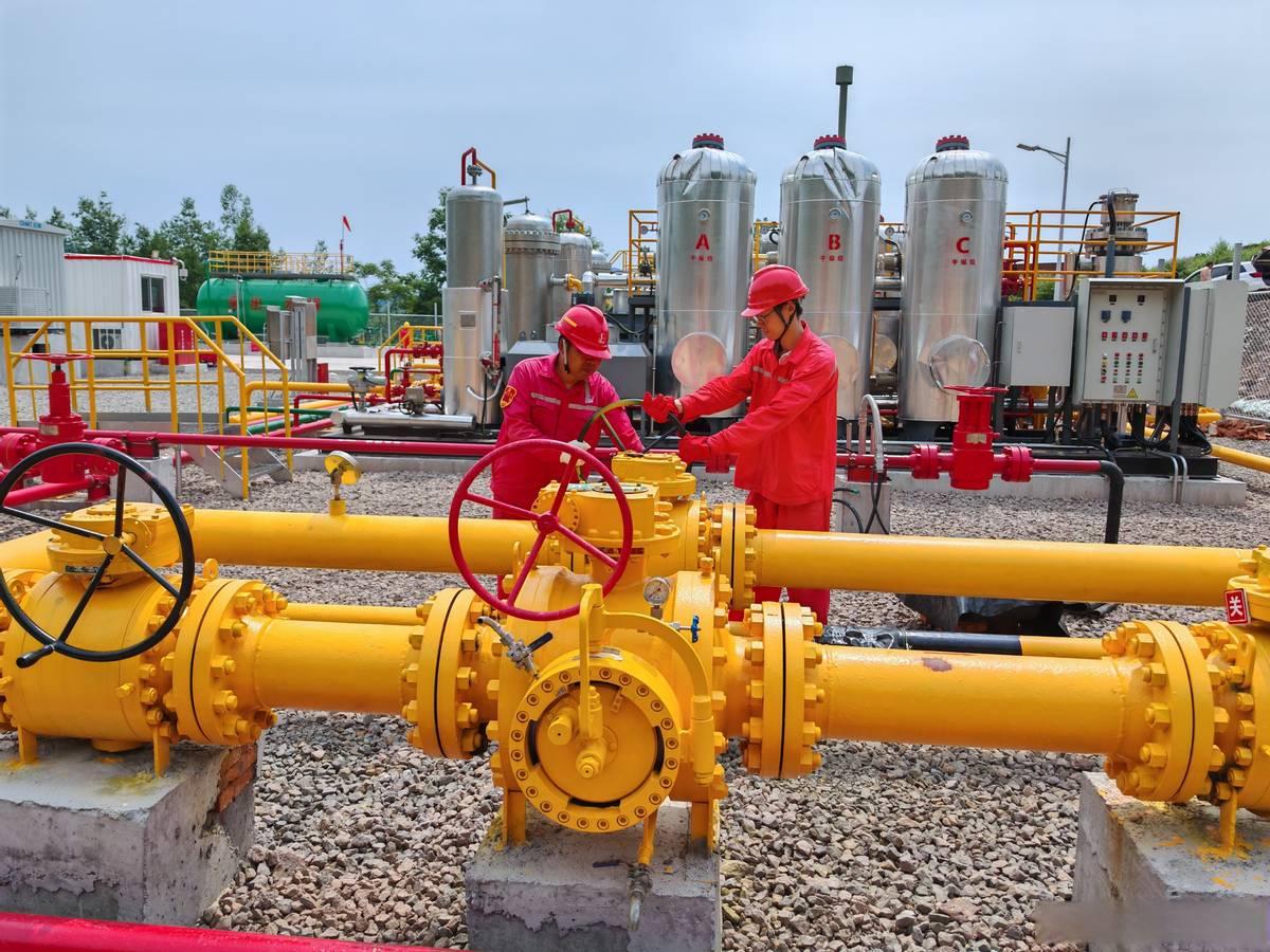 徐明的一生，是野心与宿命交织的悲剧，从24岁登顶首富，到44岁客死狱中，20年起