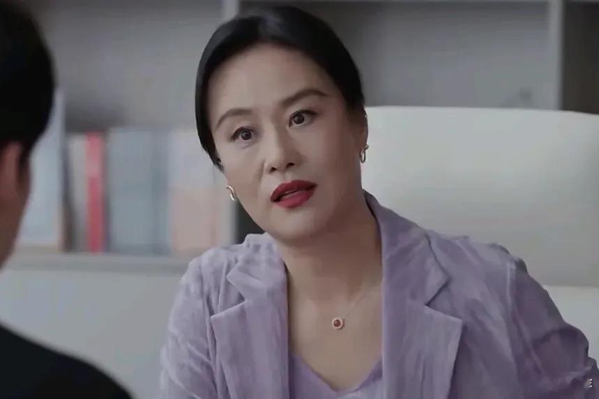 《蛮好的人生》，直到发现唐玲又来撬单时，胡曼黎和薛晓舟才知道，他们是被李青青耍了