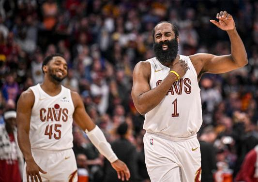 哈登命中关键三分后！米切尔表情亮了！骑士vs掘金