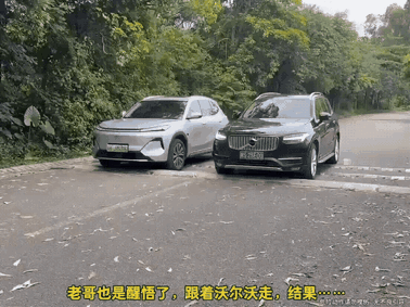 车不行，还是路不行？还是人的问题？
这还是辆SUV，这也太尴尬了吧？一点越野能力