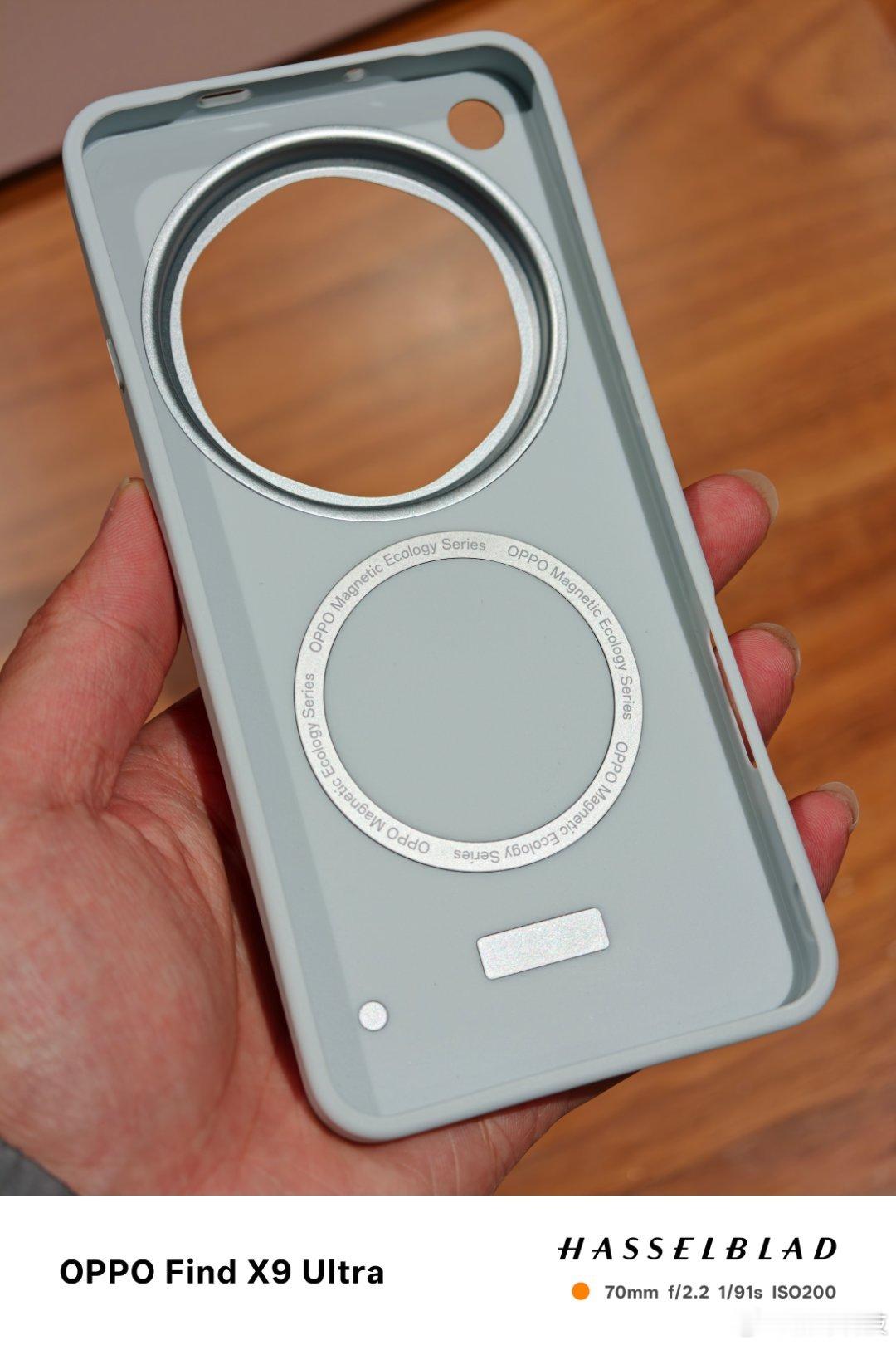 买了个OPPOFindX9Ultra的官方磁吸硅胶保护壳，手感比原装的壳好了不少