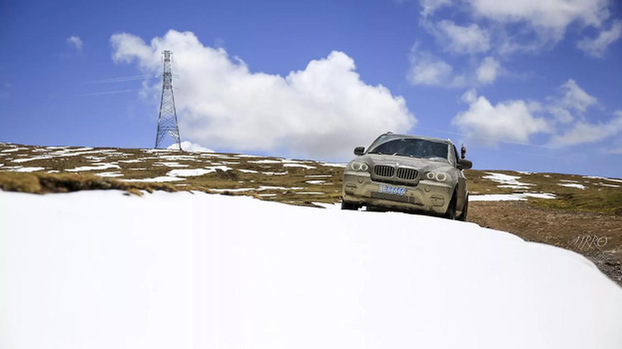 1月21日，60岁的于东来(胖东来老板）看见一辆宝马越野车滑入河中，零下3℃的天