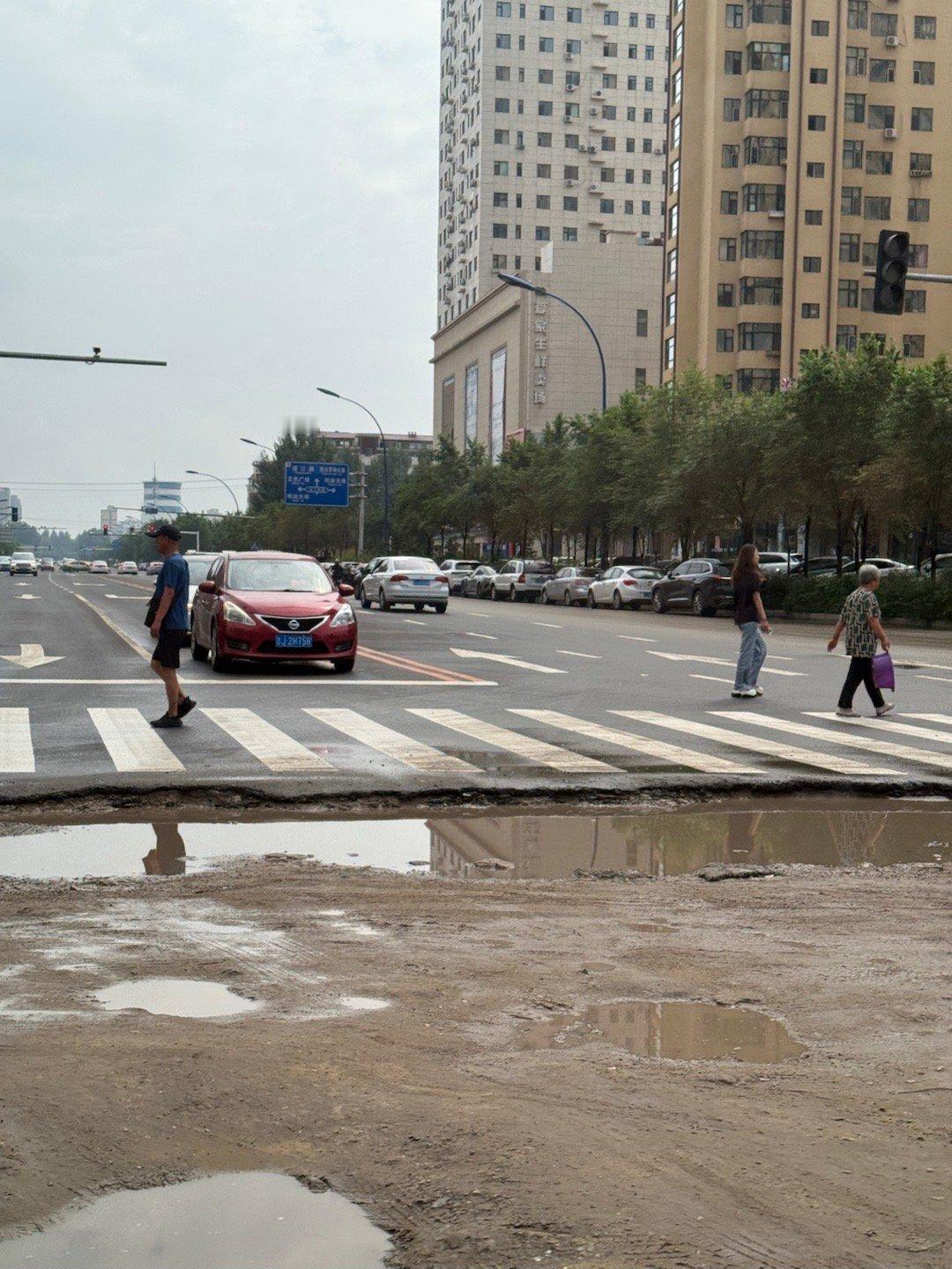 大东北这城市道路，跟我看懵逼了。出门就考验限滑能力啊[笑cry]  ​​​