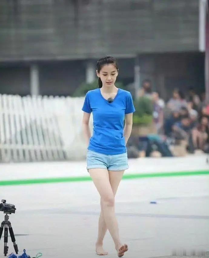 Baby第一次参加跑男的时候好青涩终于明白她为什么能大吸粉了 