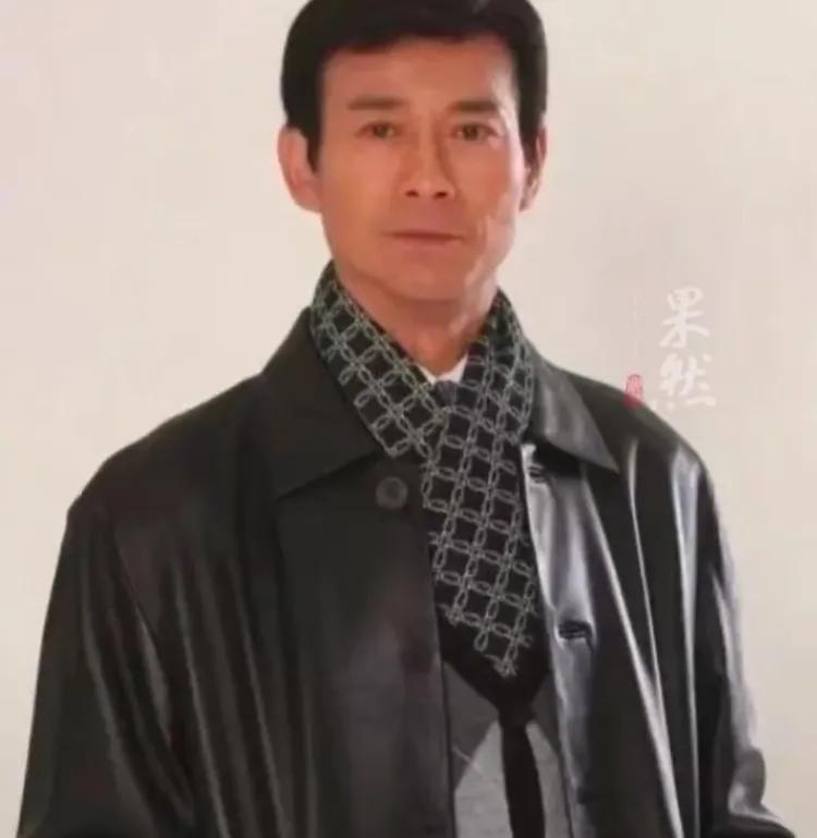 郑少秋还有这么大一个女儿，55岁，竟然比郑欣宜还要大，难道肥姐不是他第一个老婆吗