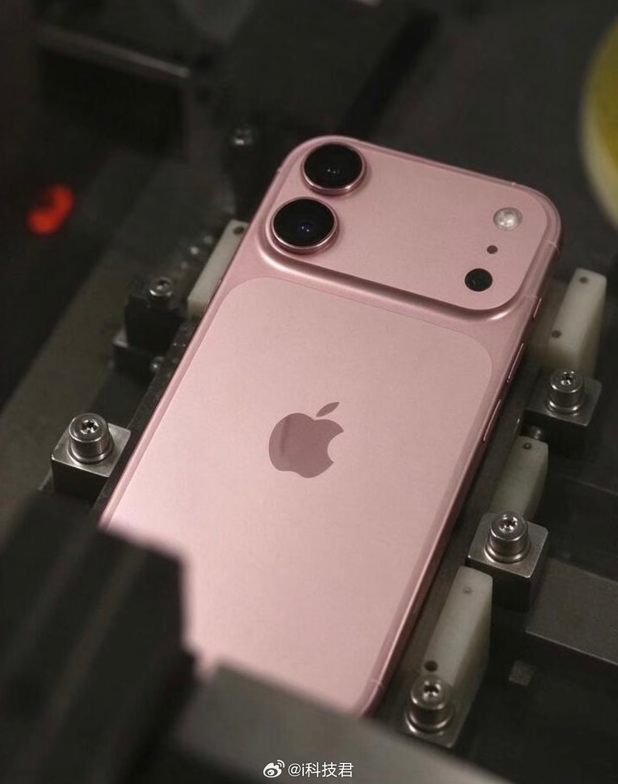iPhone18新设计曝光，明年春季上市发布，后盖设计换了，像Pro系列了，图片