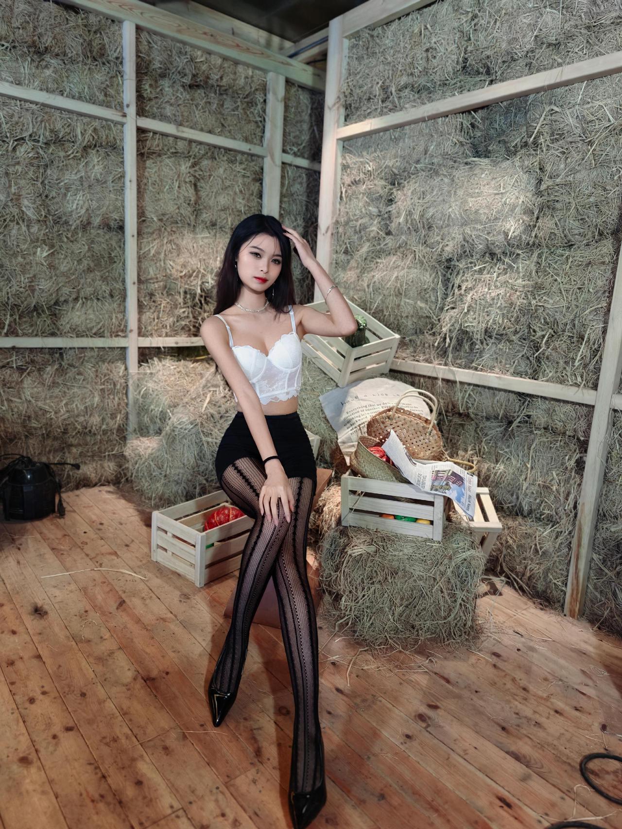 长沙街拍📷-辣妹&pipa咖啡
设备：Xiaomi 15 Ultra
长沙约拍