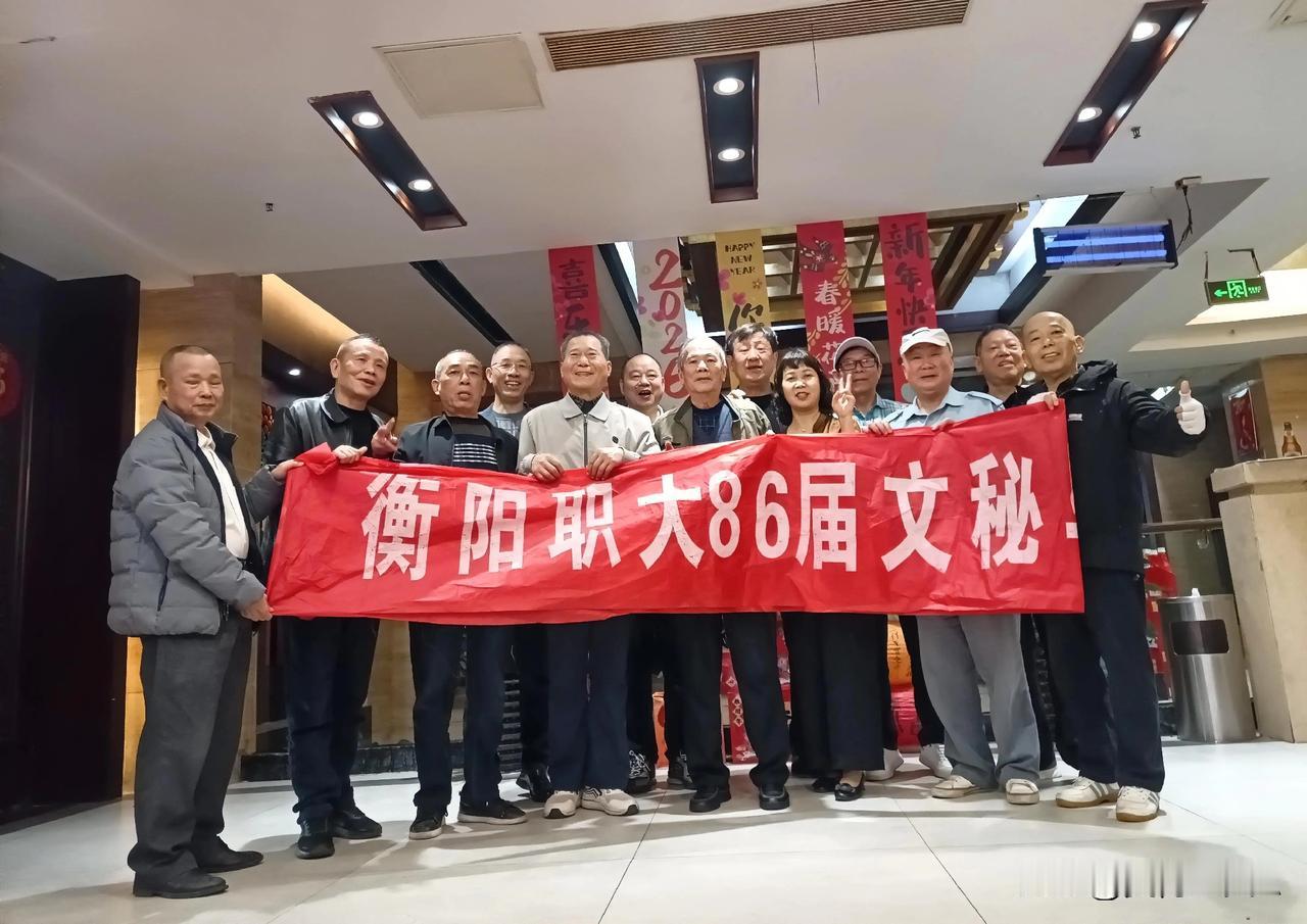忬      怀 /彭铁生 

  四十年前缘分情，
  寒窗三年伴终生。
  
