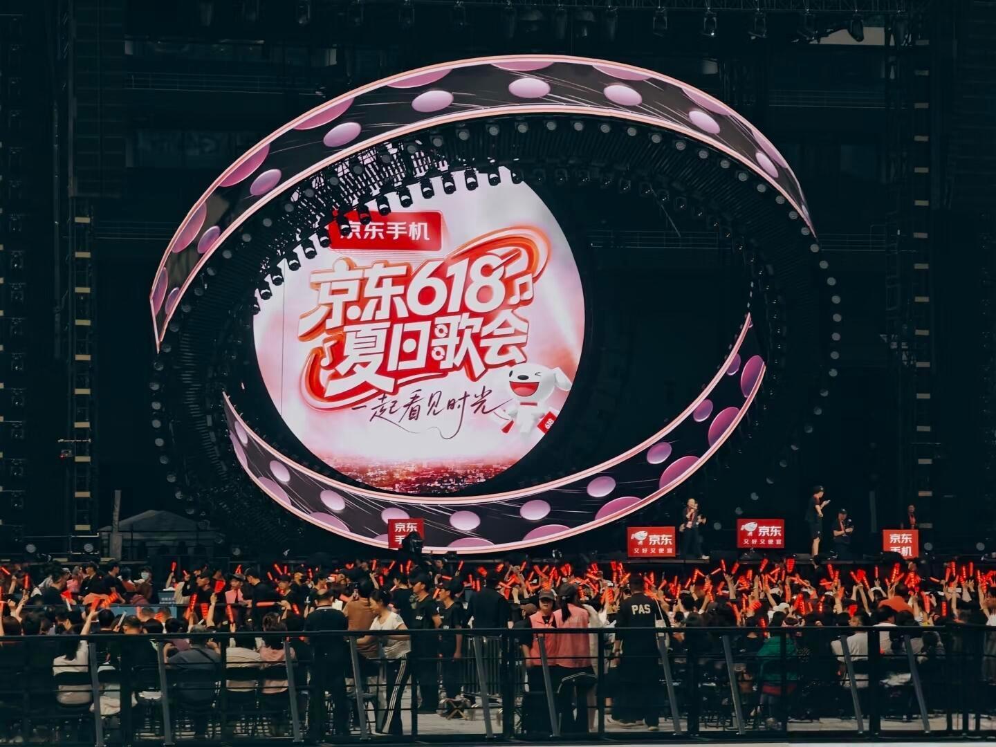 京东618夏日歌会现在能看到全开麦的歌会真的太不容易了！刘宇宁这次不仅全开麦，还