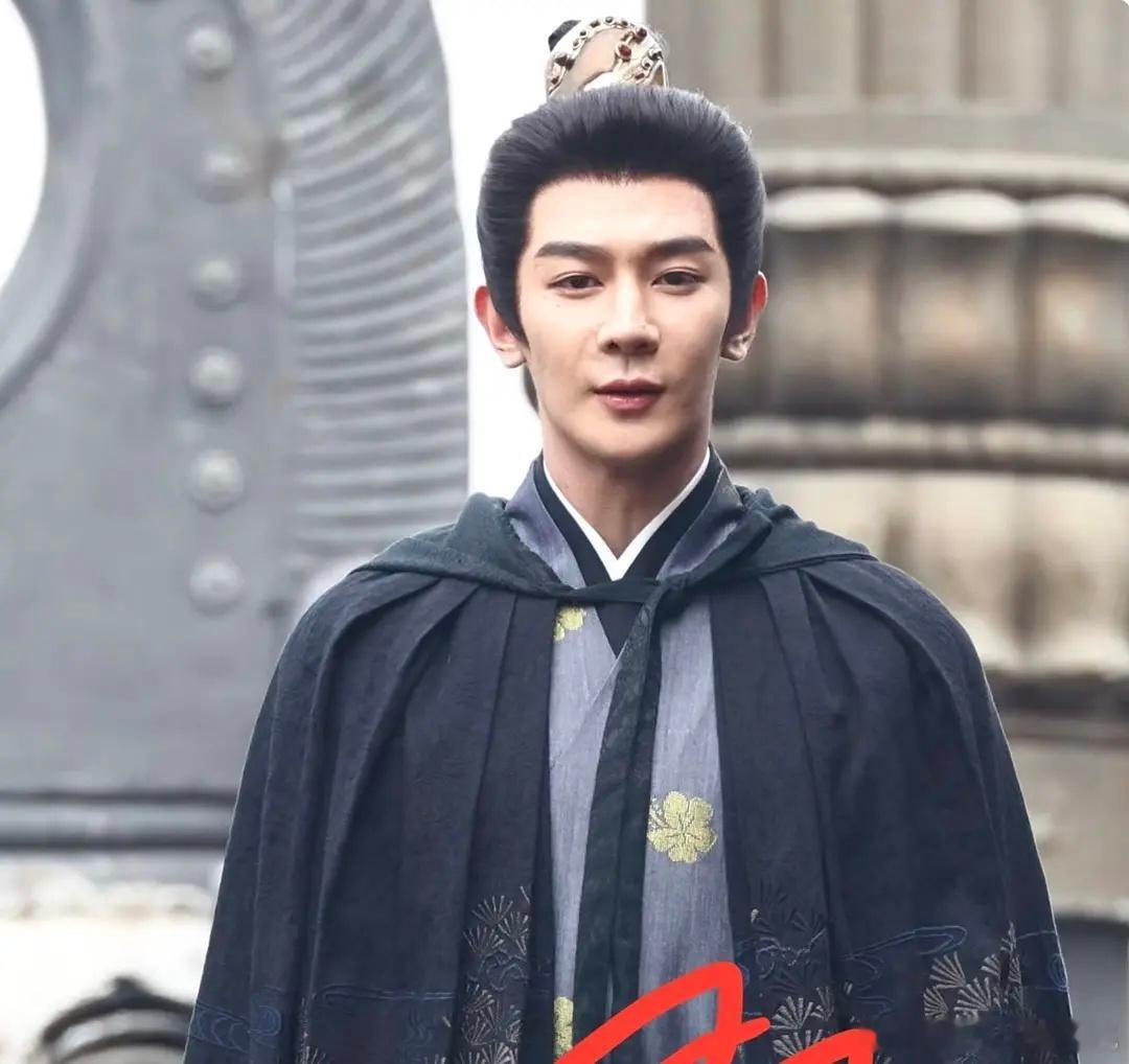 于歪眼中的帝王相。另外你拉嘿我干嘛，我还要翻点东西呢小气鬼给我放出来！！！ ​​