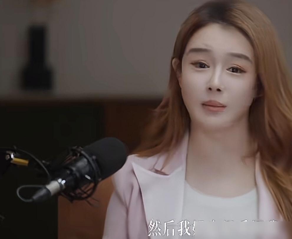 冉莹颖7年被老公败光2个亿，如今分房睡4年，连句话都懒得说。
 
想当年，她辞掉