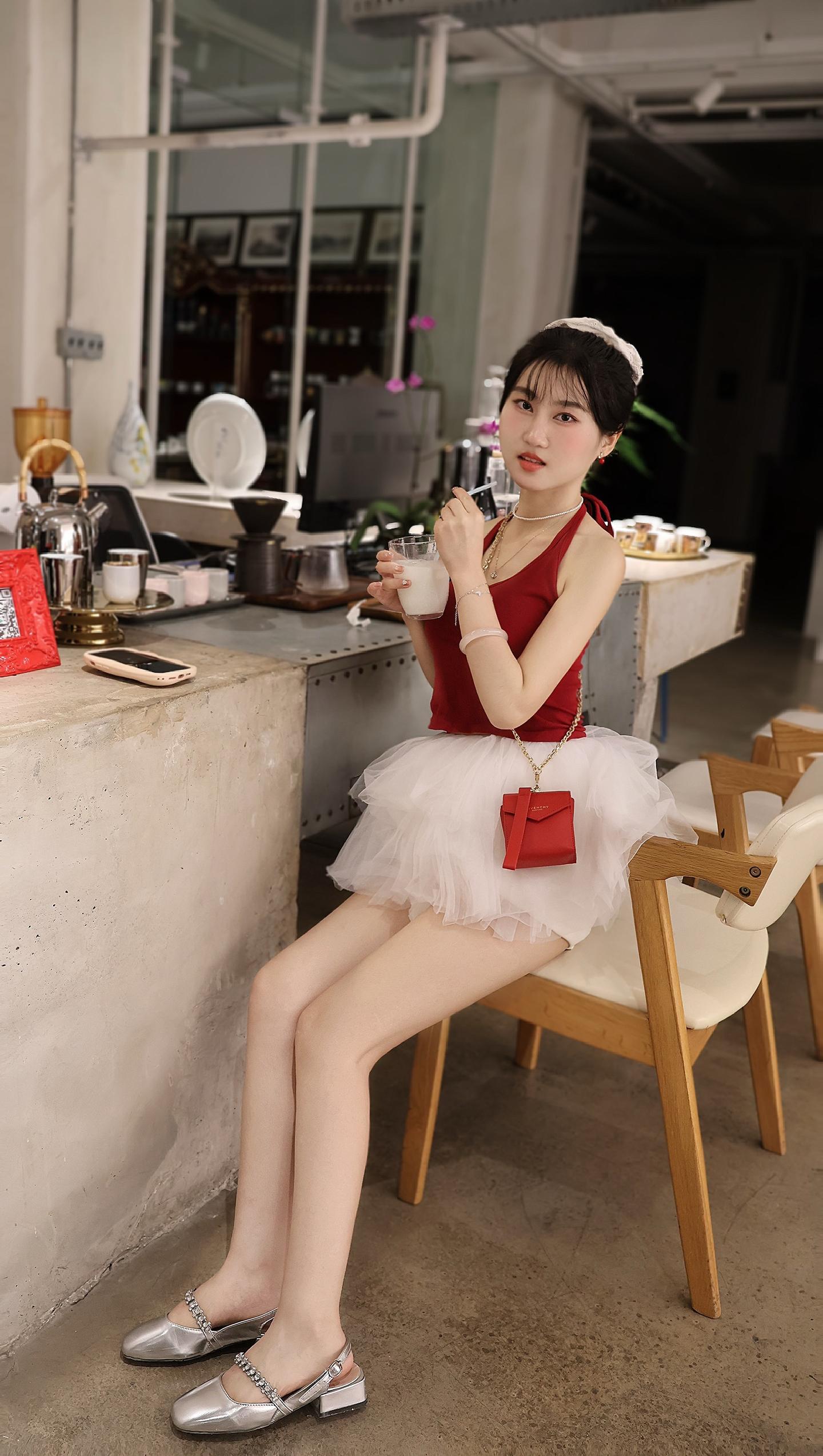 许我明媚 许我耀眼 许我一路向前……🎨