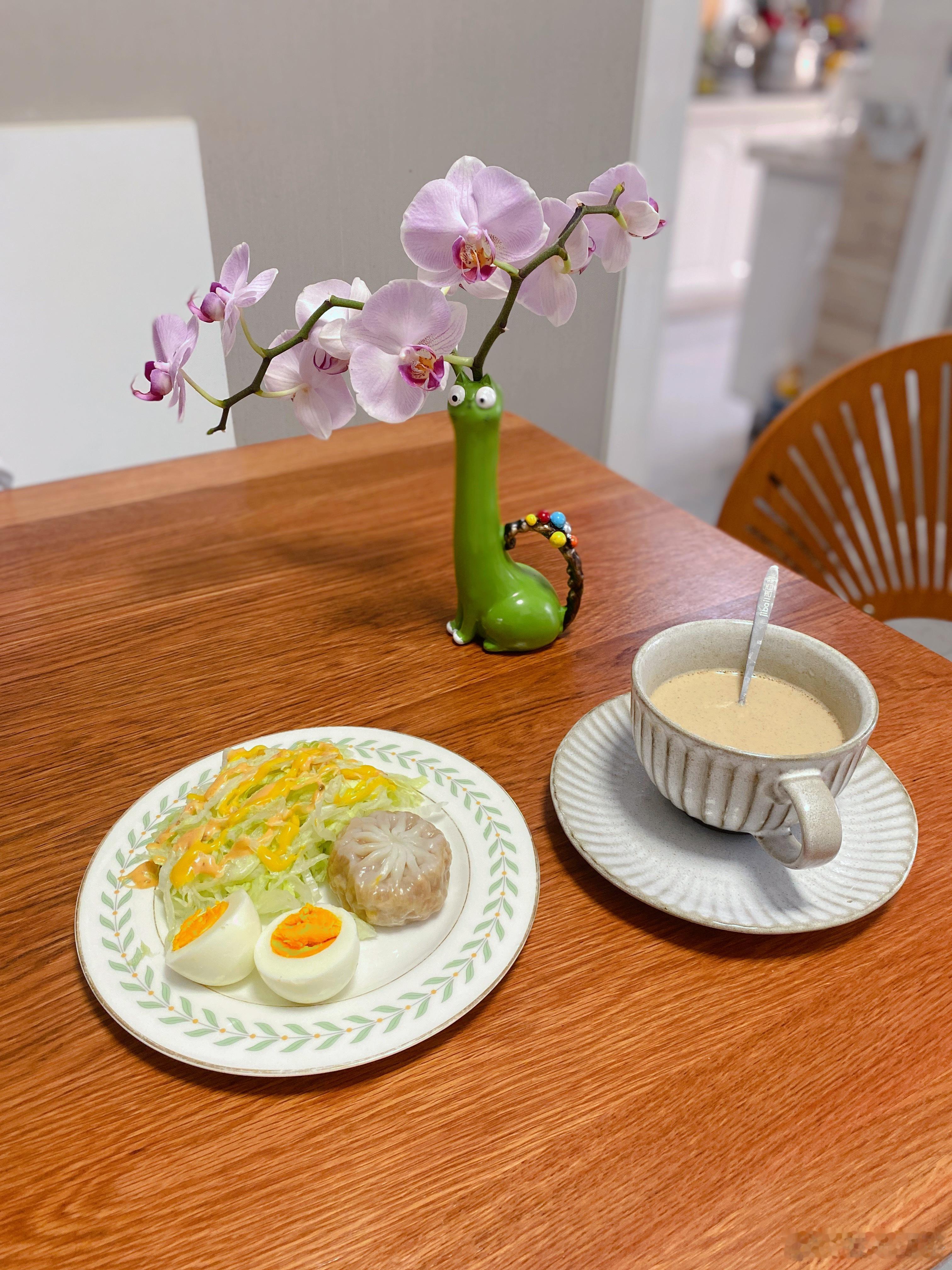 早孩子们剩下的烧麦扔了可惜，最后只能靠老母亲解决，老母亲减肥困难之一也在于此。美