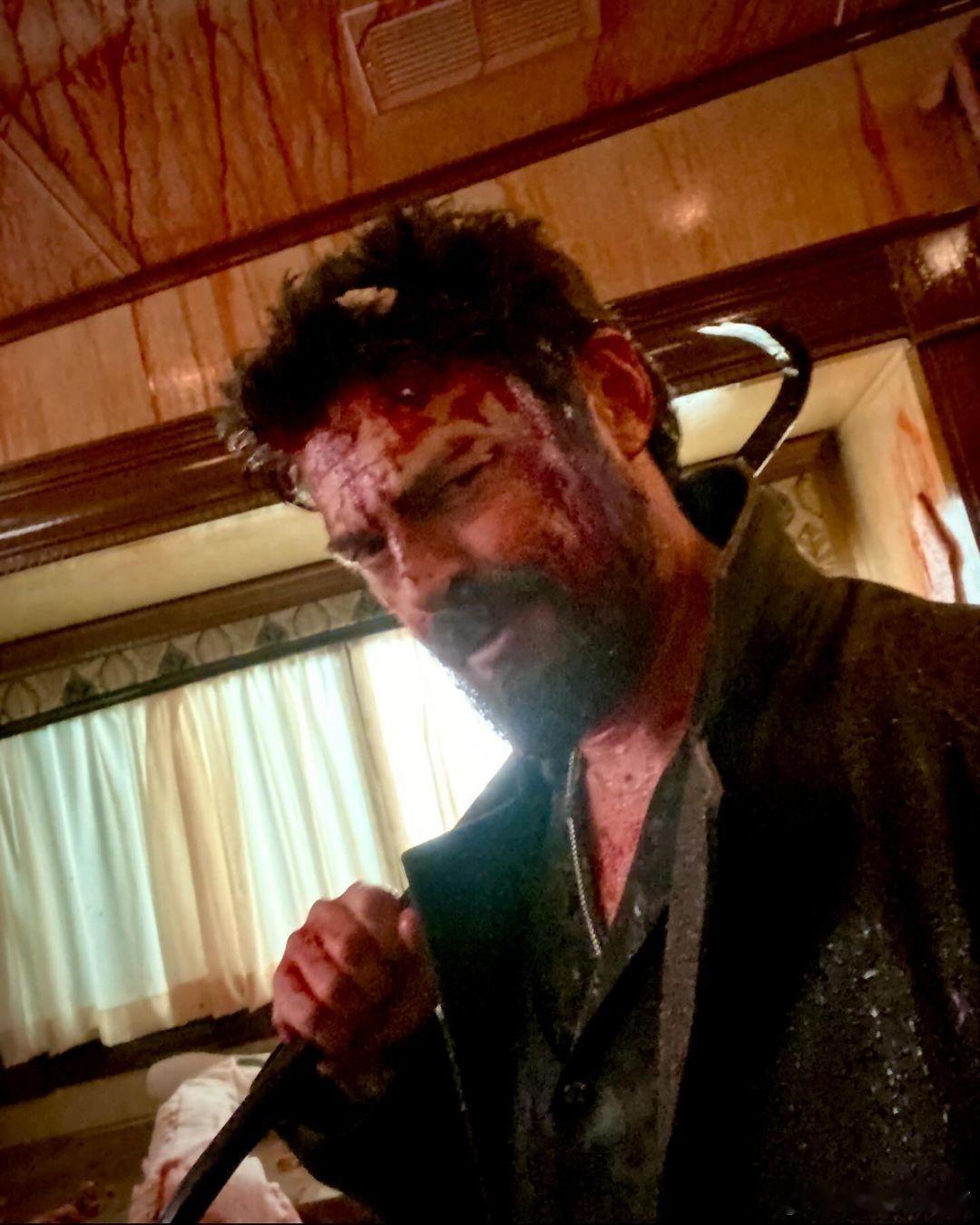 #黑袍纠察队#Karl Urban晒第四季季终集幕后照，配文「最终季两年后（希望