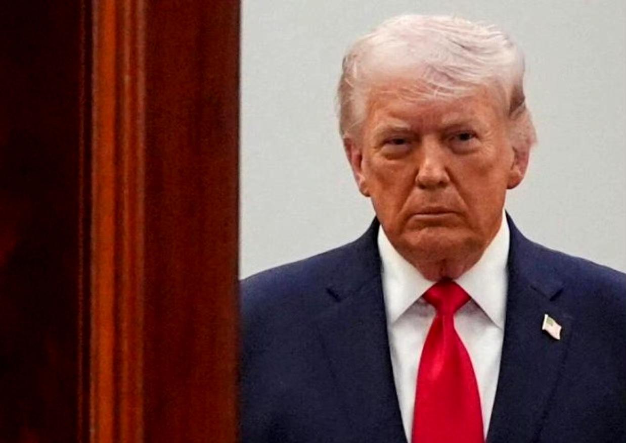 谈及解职海军部长费伦一事，特朗普说，费伦人很好，工作出色，我很喜欢。但费伦在造船