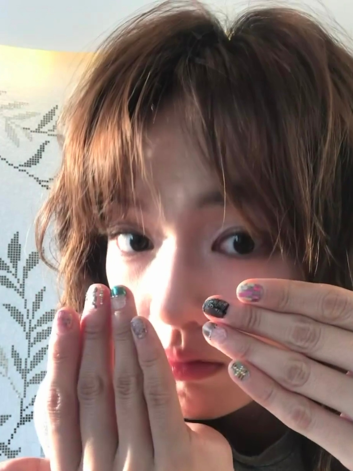 萌萌文淇展示美甲中💅 ​​​