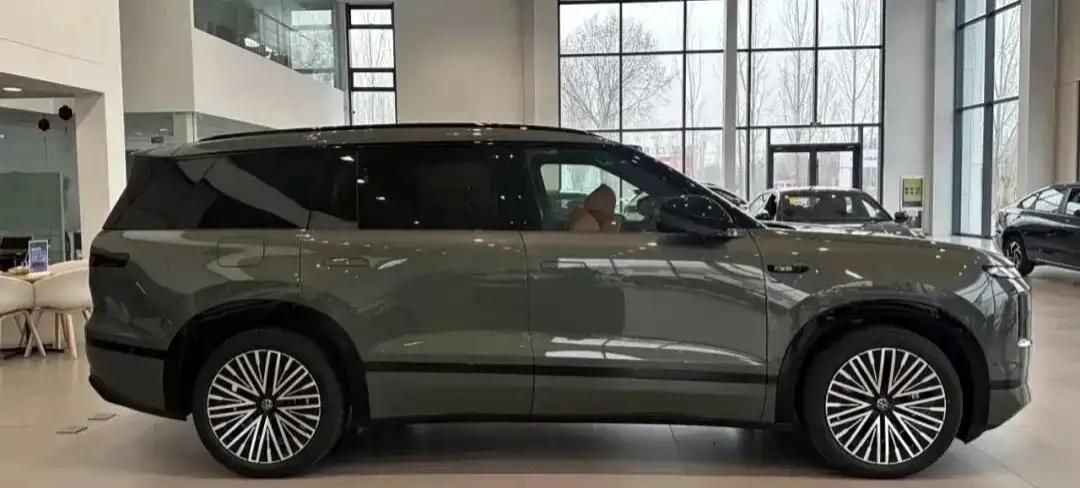 ERA 9X实车，本来已经准备订理想L9了，看完直接改主意。32.98万起，零重