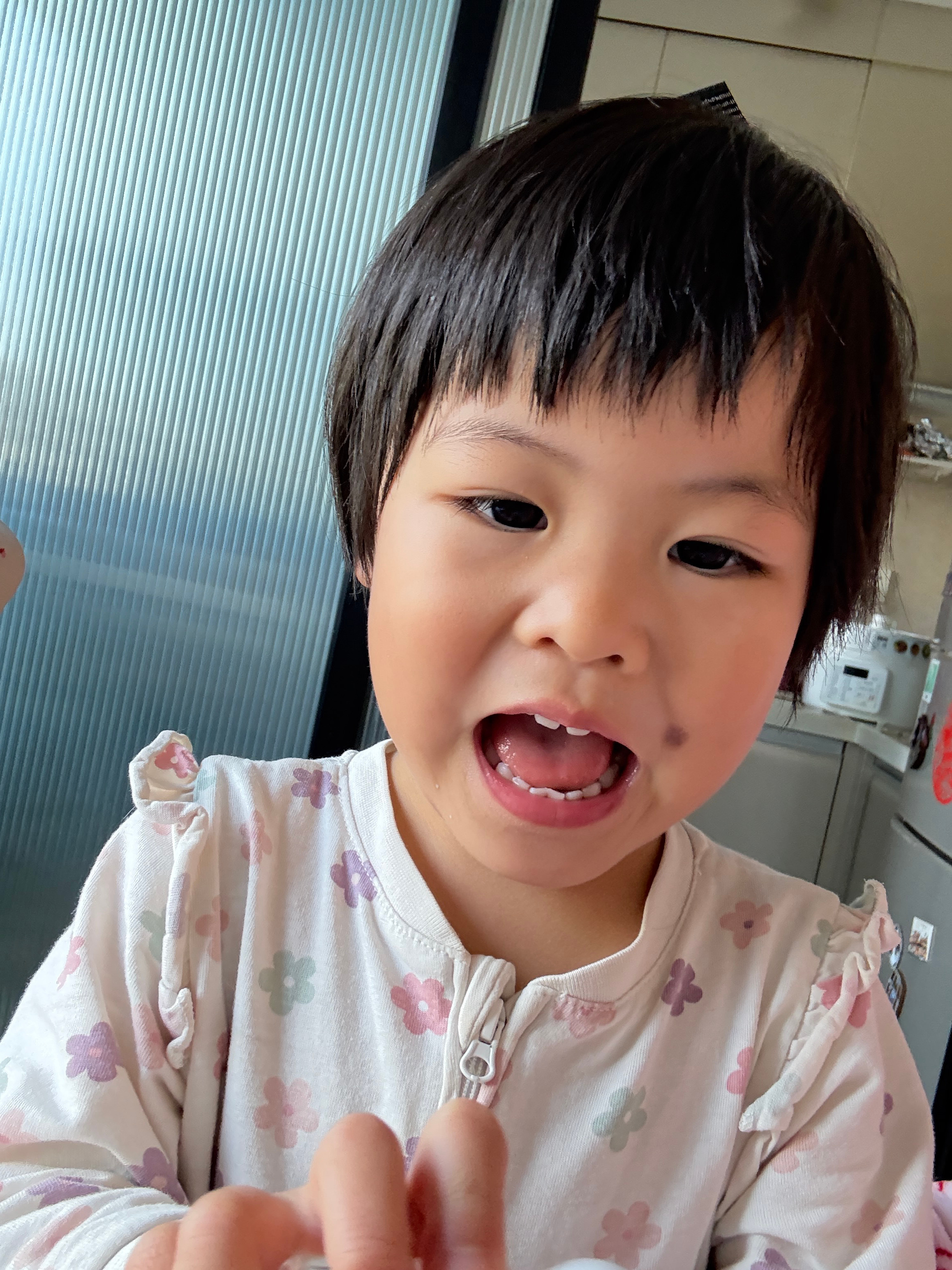 球宝真是学了一嘴的压压词我说你把被被放在爬爬垫上很危险哦，奴奴可能会…球宝：不要