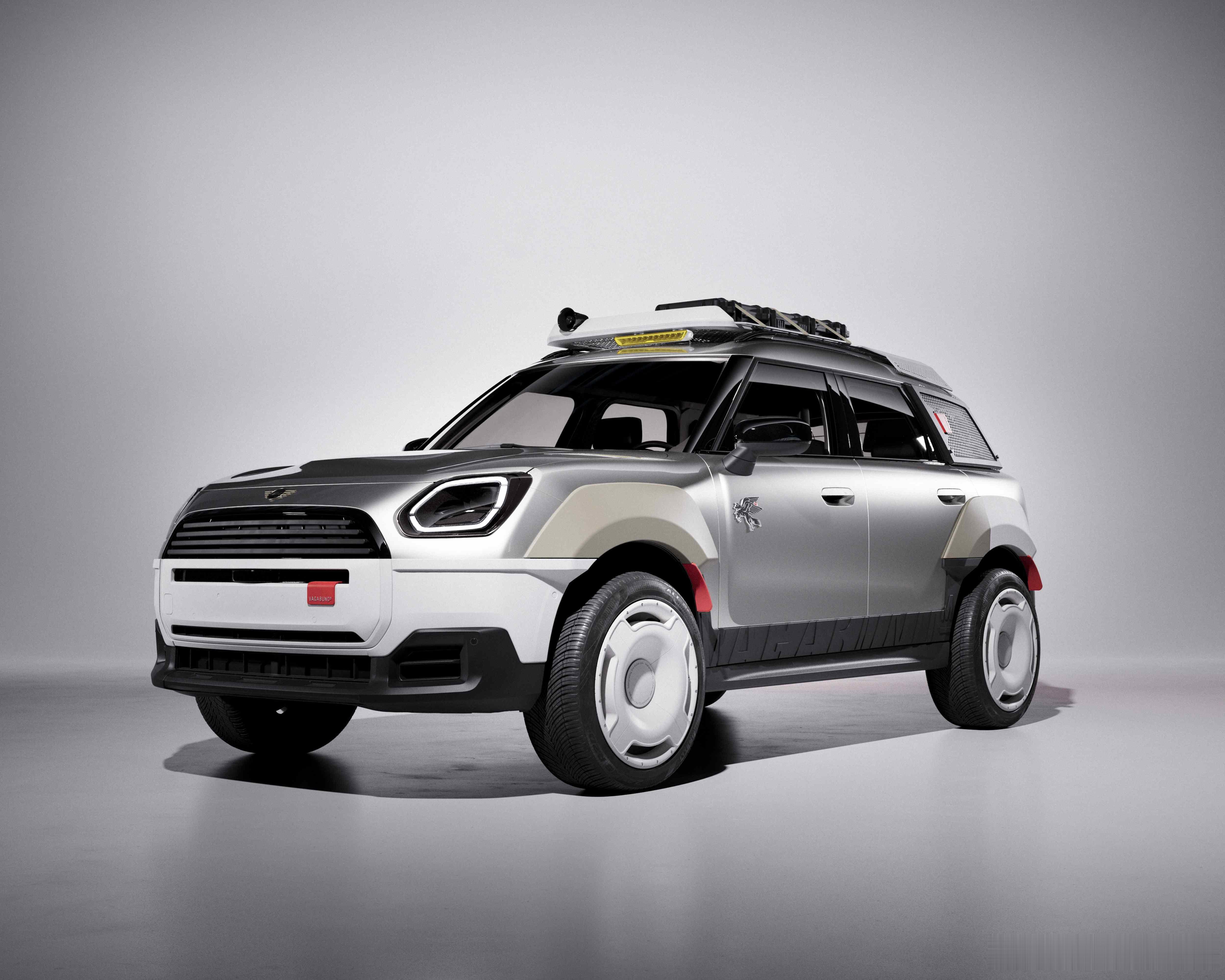本届北京国际车展上，MINI X VAGABUND创意展车全球首发MINI202