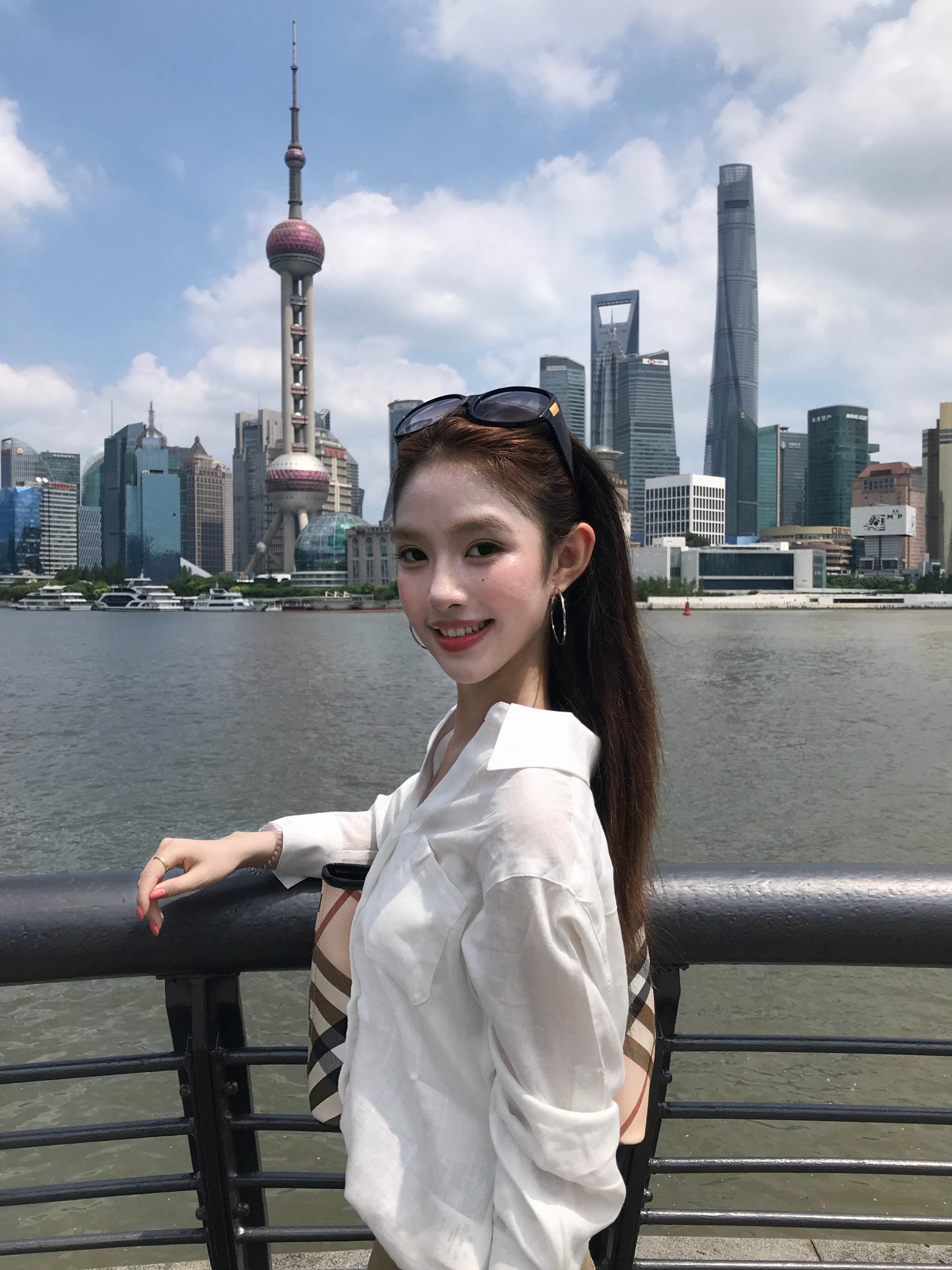 我这种女人没什么好说的 从脸到脚都是建模打法