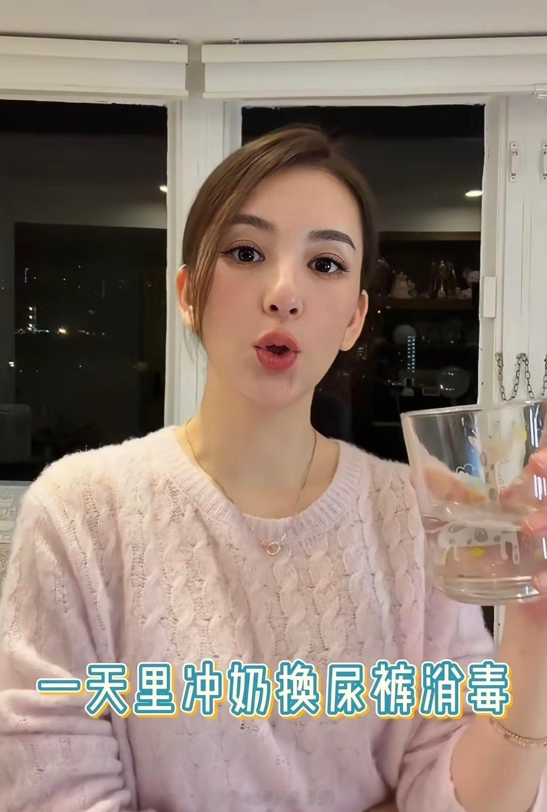 郭富城老婆在家给小女儿冲奶粉，方媛透露10个月三宝还要吃夜奶，一次150毫升，孩