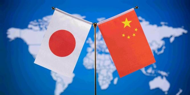 态度很嚣张！11月30日，日本庆应大学政治学者细谷雄一在社交平台刊文声称，中国的