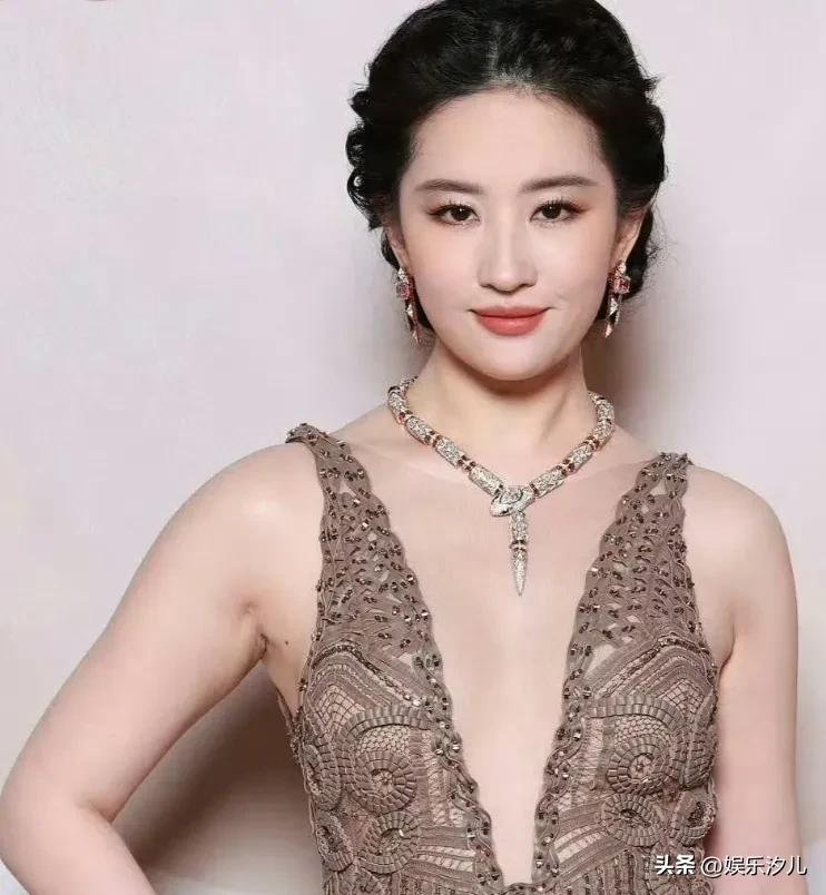 刘亦菲生图都如此
生图都像是精修的
美得没有死脚
哇刘亦菲不愧为“神仙姐姐称号”