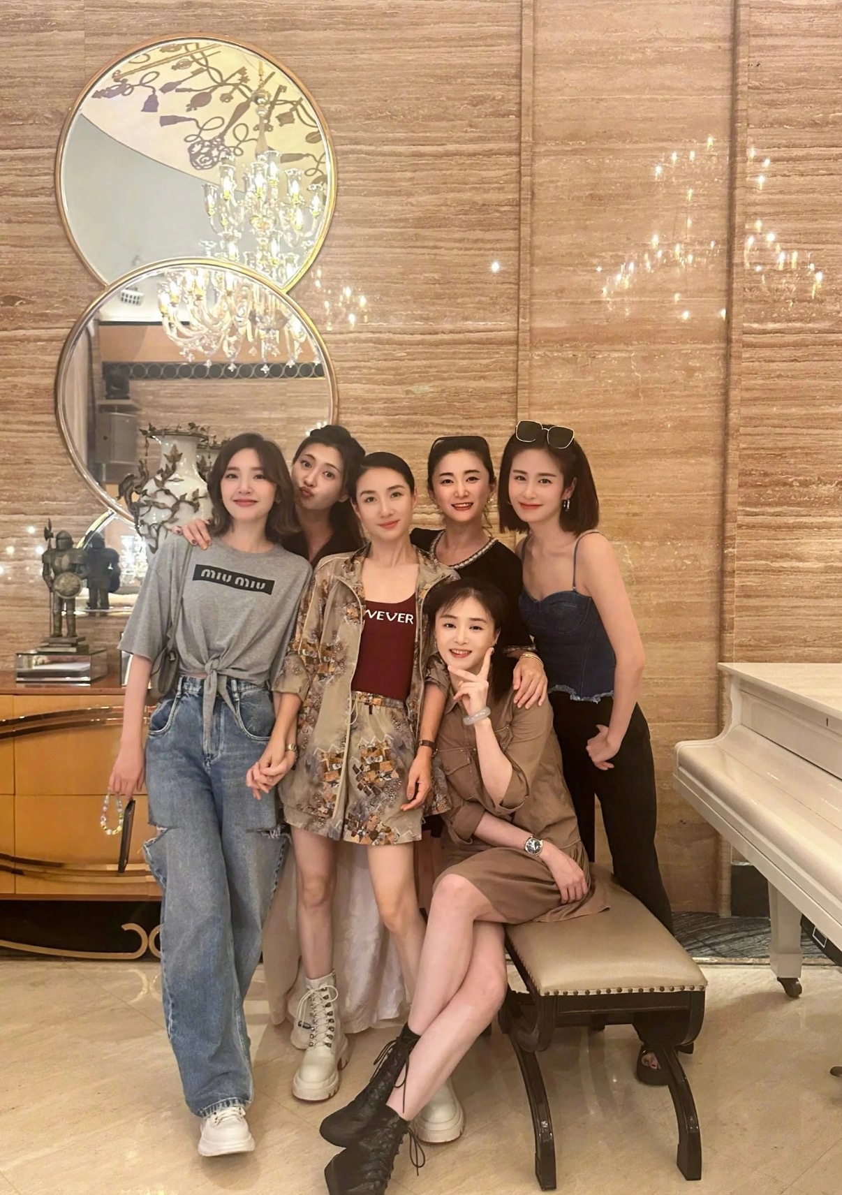 甄嬛传剧组果然很夯唐艺昕陶昕然从甄嬛到一起乘风甄嬛传剧组在乘风也能重聚