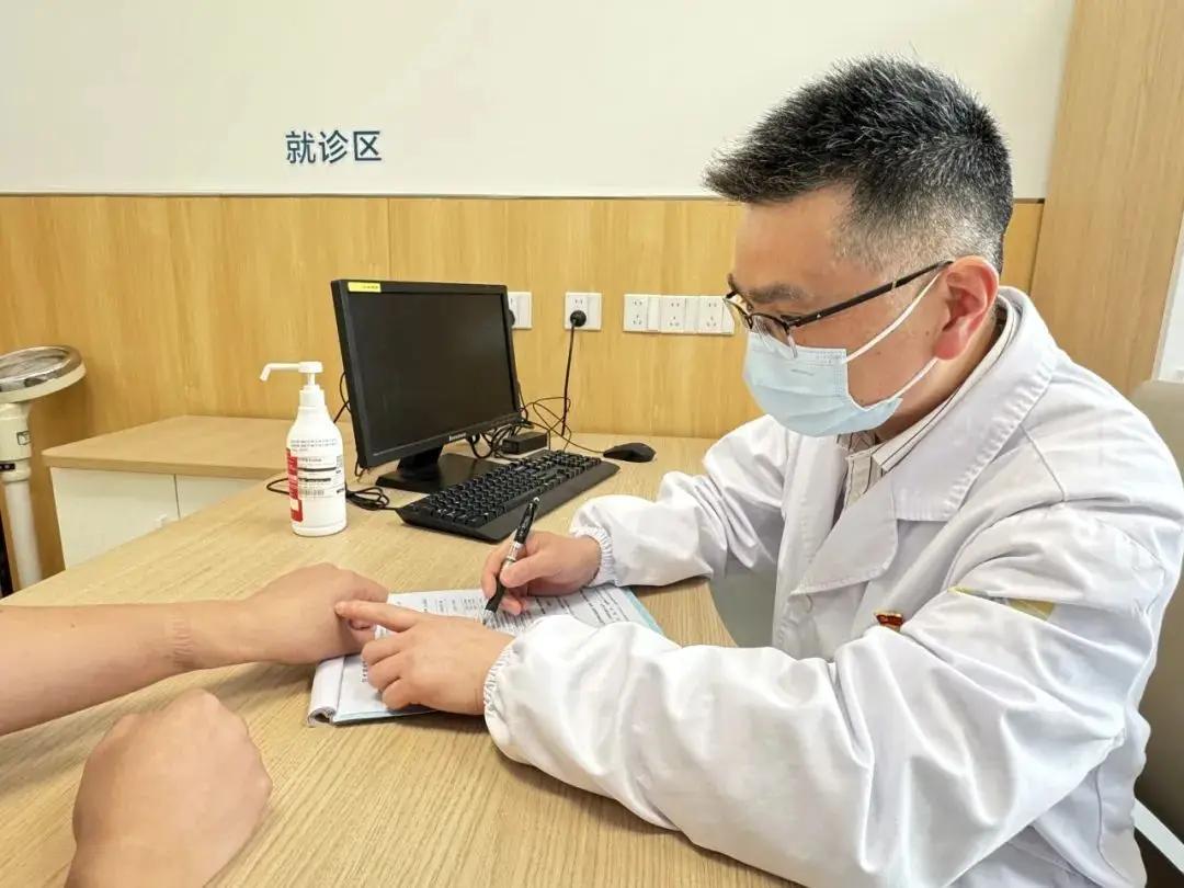 到大医院看病，怎么选医生？一护士透露医院内部真相，挂号时不要看她是什么主任医师i