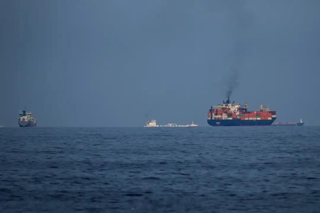 中方回应特朗普呼吁多国派军舰护航霍尔木兹海峡航运中断严重影响全球能源供应链。美国