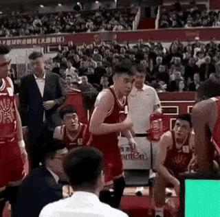 真是开眼了，山西队的贾明儒真的很牛，现场教迪亚洛如何上肘开路。
自己上肘也算你有