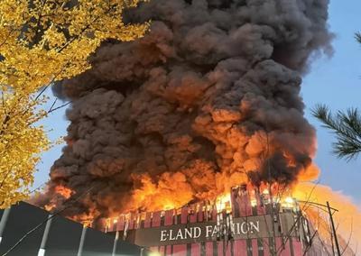 恐怖！韩国27个足球场大物流中心，狂烧60小时成废墟！1100万件衣服付之一炬