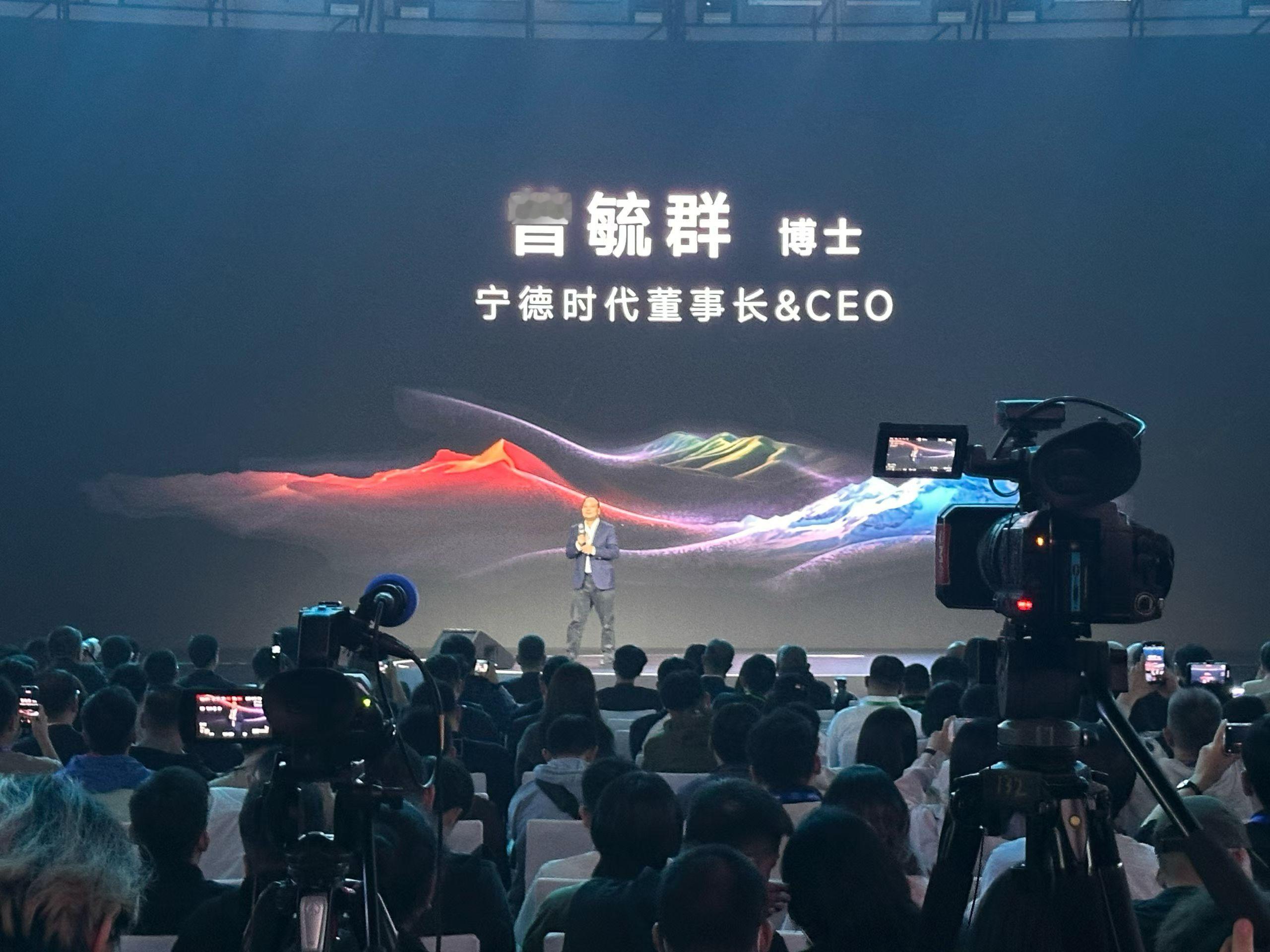 宁德时代董事长 曾毓群～现在全球2500多万辆车装着宁德的电池，每卖出两辆新能源