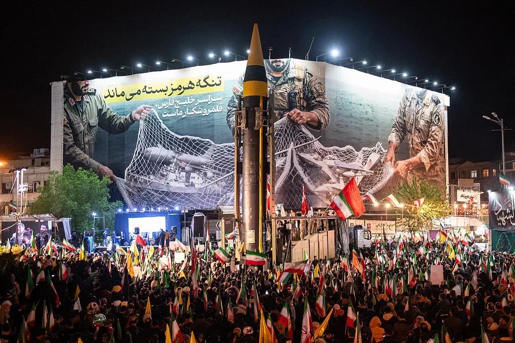 彻底摊牌！伊朗公开反击目标清单，美以敢动就同归于尽，全球能源告急！
 
中东局势