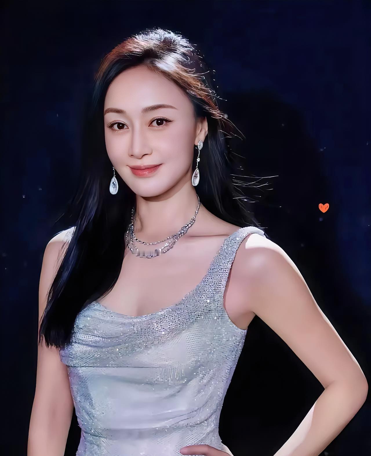 说实话，赵子琪在浪姐的表现，我反复看了好几遍。

我不懂什么艺术不艺术，就觉得她