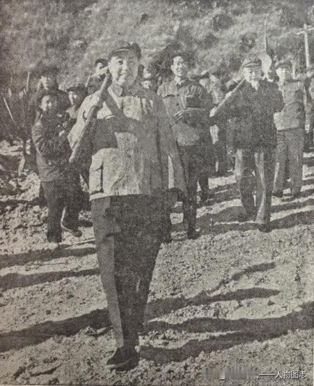 华主席和党中央其他领导同志到密云水库参加劳动