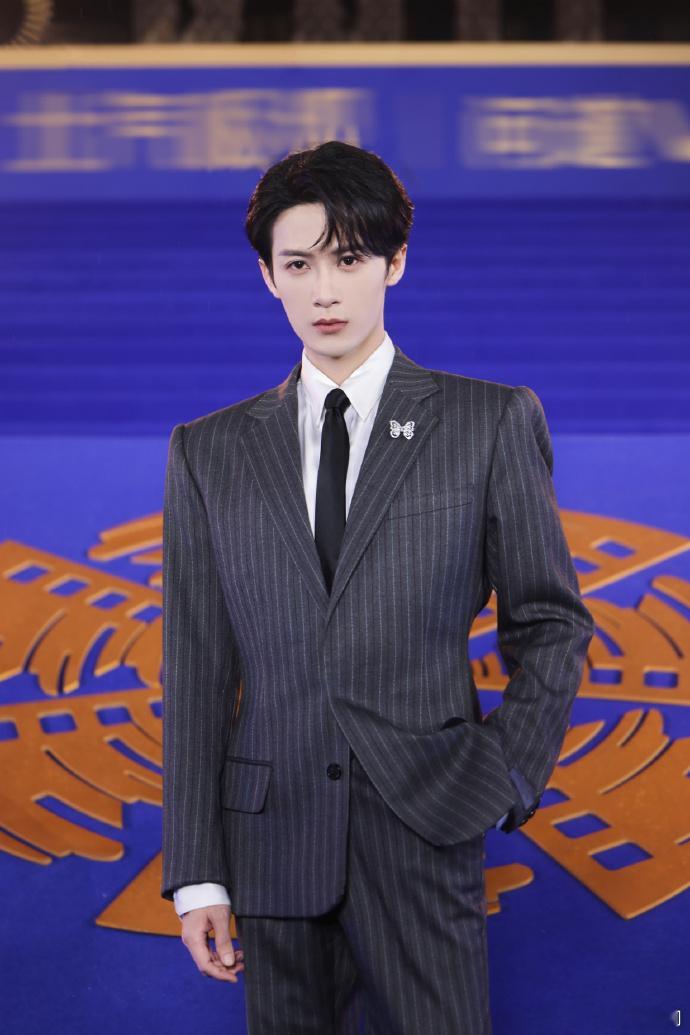 檀健次新商务官宣节奏檀健次商业价值好顶檀健次新商务官宣节奏密集又高质，商业价值好