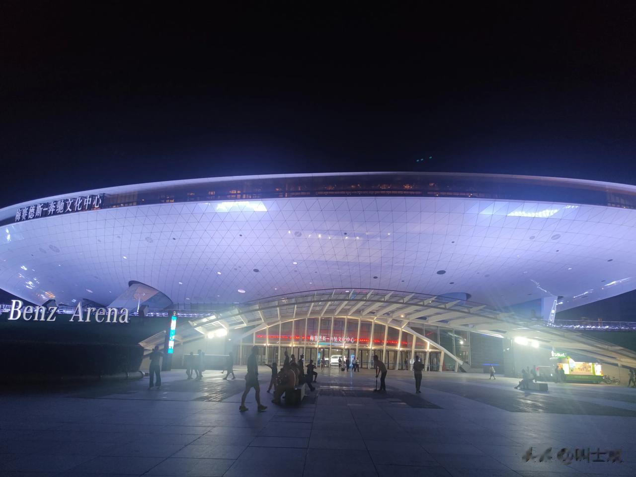梅赛德斯奔驰文化中心应该是最强的nba
篮球馆