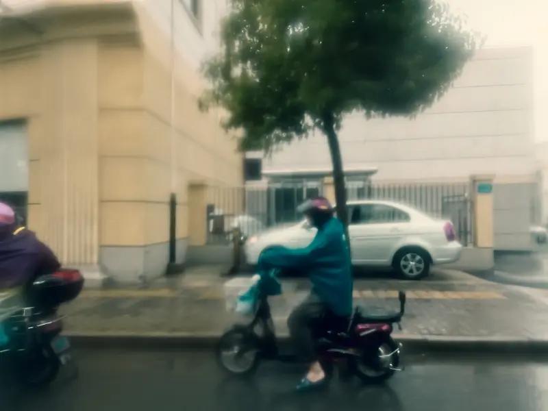 4月8日18时中央气象台三预警齐发，这天气真是“性情大变”！强对流天气黄色预警显