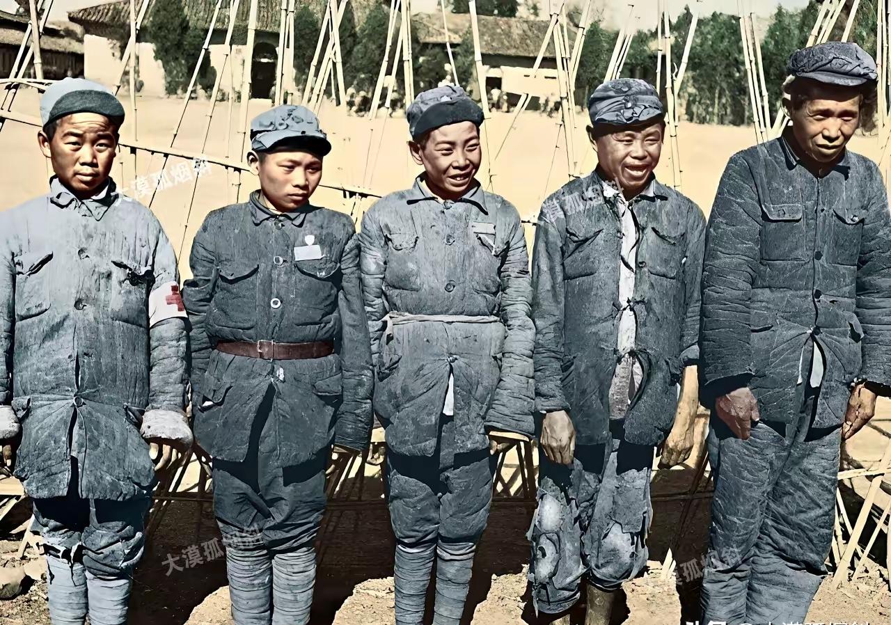 五个国军士兵，让人十分心酸。这可能是他们人生的第一张照片，也可能是最后一张。
 
