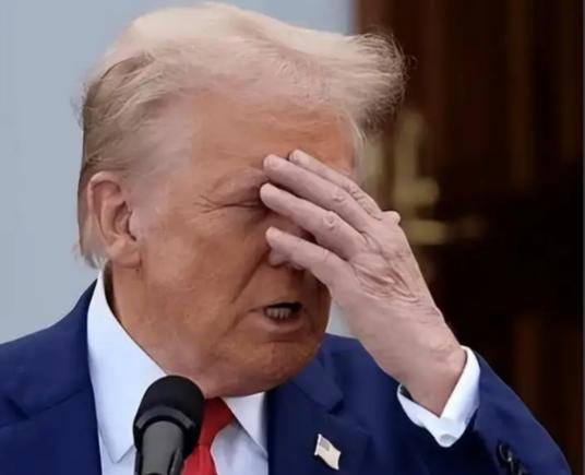 美国这次脸丢大了！！！美国想扣押委内瑞拉往中国运送原油的贝拉1号，结果追了几天愣