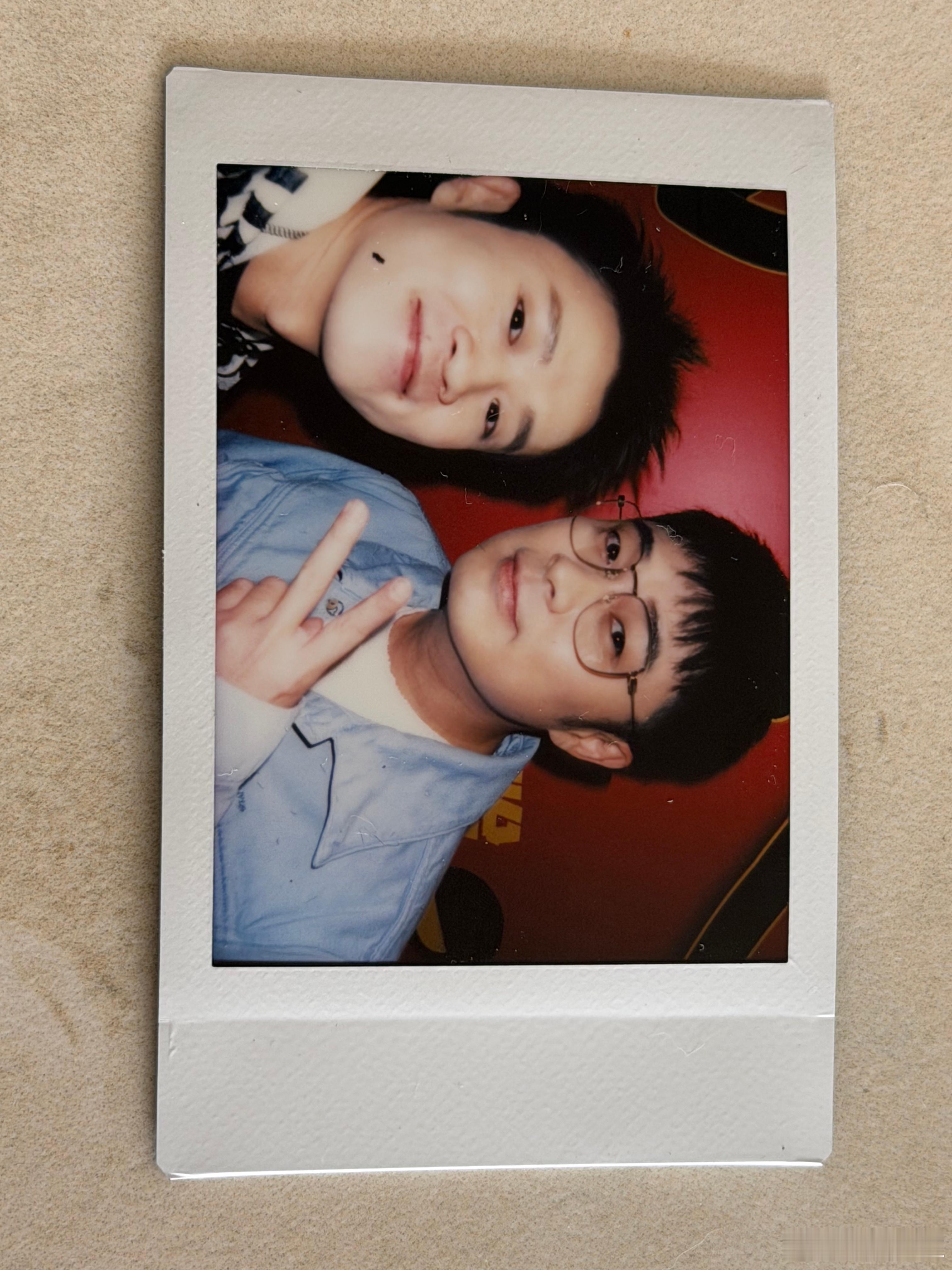 王勉晒拍立得欢迎大家回家这就是五哈的“欢迎回家”仪式感，太好哭了 