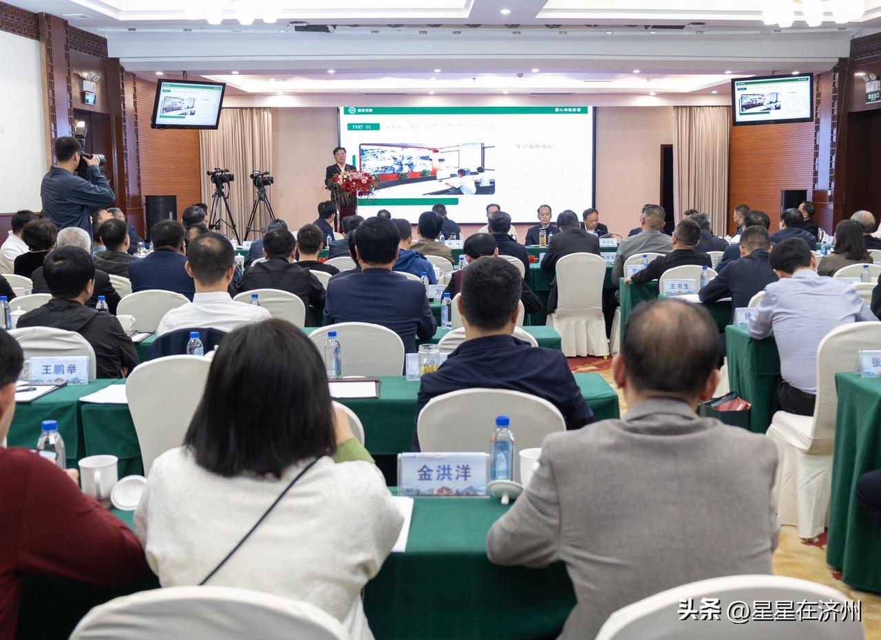 代表们提了很多提议，
有个提议让我印象很深刻，
也是我最希望实施的……
这位代表