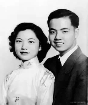 1948年圣诞节前夕，李政道在火车站接好友凌宁的表妹南希时，第一次见到了同行的秦