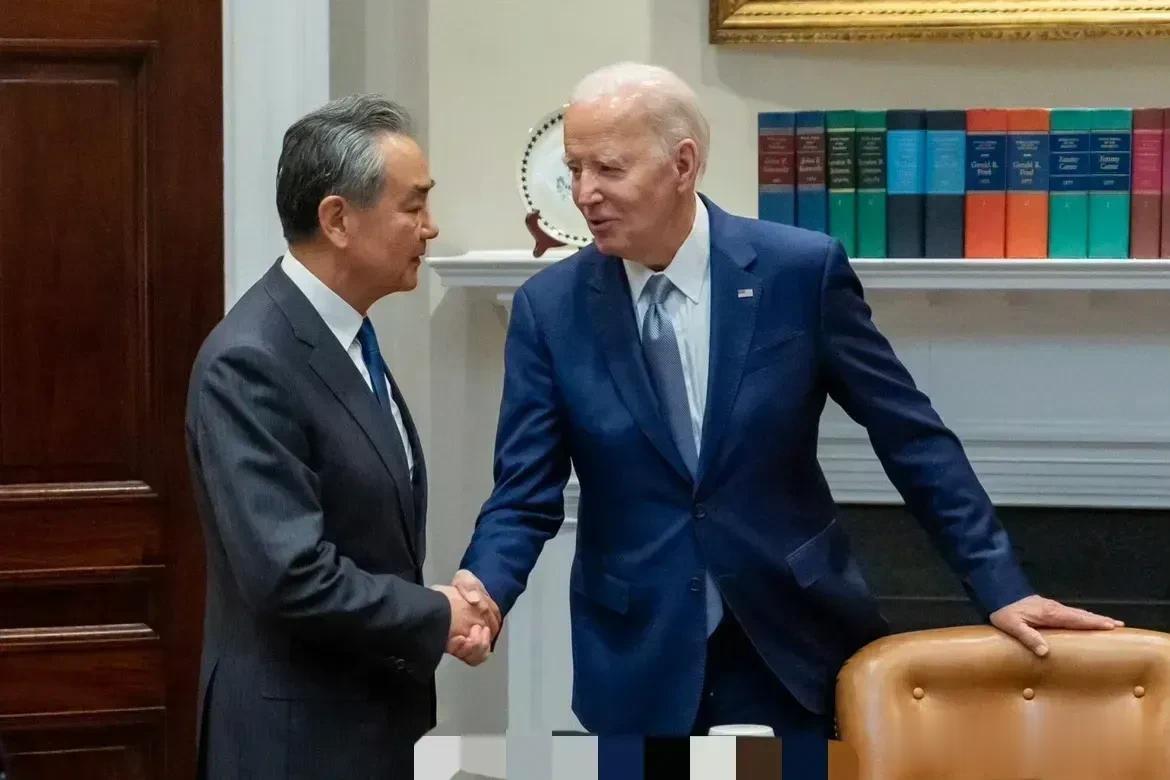 为了能给国家争取更大的国际发展空间，为了能给人民谋求到更大的生存环境，也为世界的