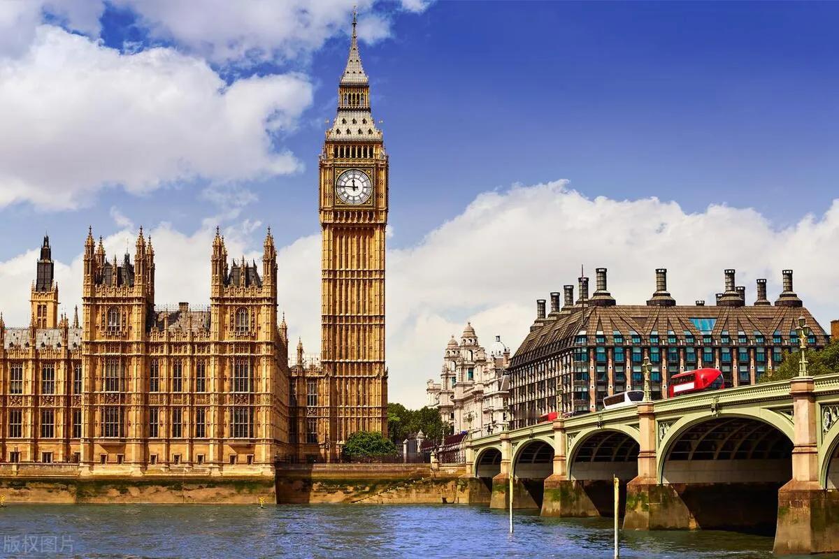 英国曾经是日不落帝国，统治了世界几百年，科技、文化、军事都远远强过其他国家。英国