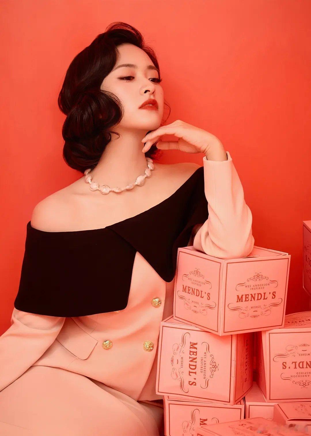 有些粉丝的无脑夸 是不是艺人自己都相信了 比如沈月 