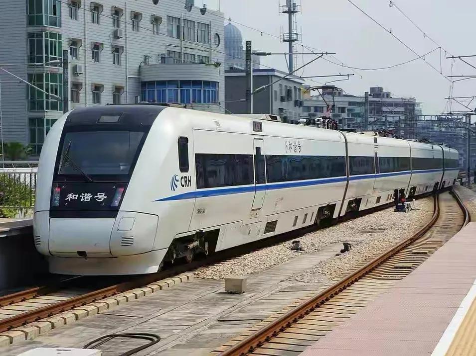 自从2007年4月铁路大提速后，时速200㎞/小时以上的高铁🚅正式大面积运行了